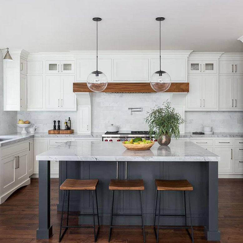 Quartz Stone Countertop Shaker Island Kitchen Cabinet for a Luxurious and Modern Look