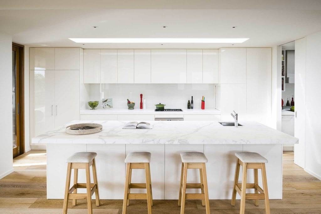 Modern Design Style Gloss Carcase Material Custom High End Kitchen Cabinet with Blum Hardware