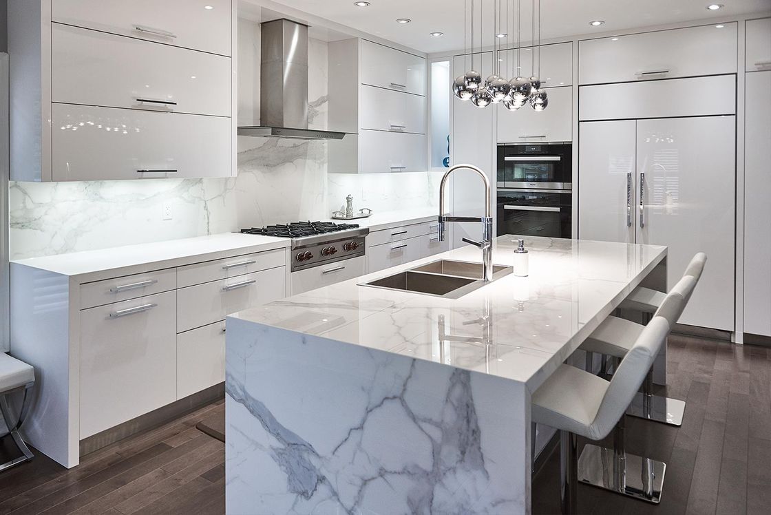 Modern Design Style Gloss Carcase Material Custom High End Kitchen Cabinet with Blum Hardware