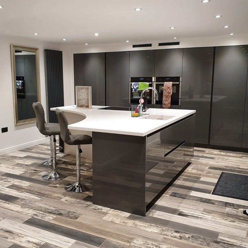 Complete Gloss Carcase Material Modular Kitchen Cabinets with Customized Veneer Color