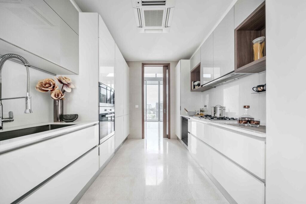 Complete Gloss Carcase Material Modular Kitchen Cabinets with Customized Veneer Color