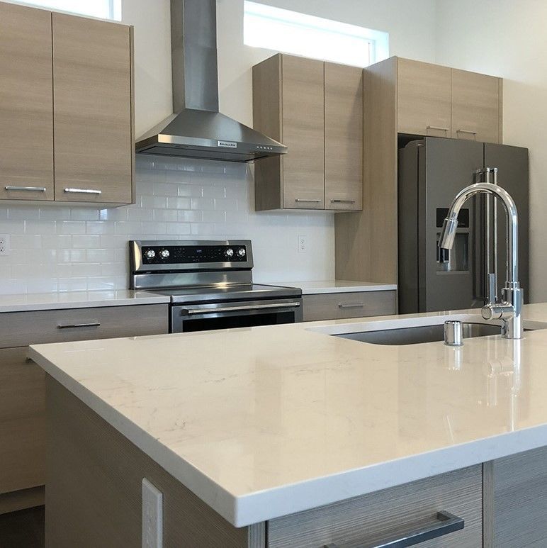 Customized Veneer Color Kitchen Furniture Cabinets with Drawer Slide and Modern Design