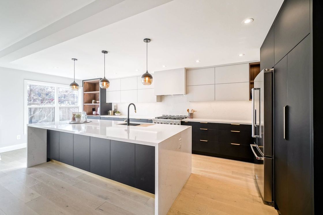 Customized Veneer Color Kitchen Furniture Cabinets with Drawer Slide and Modern Design