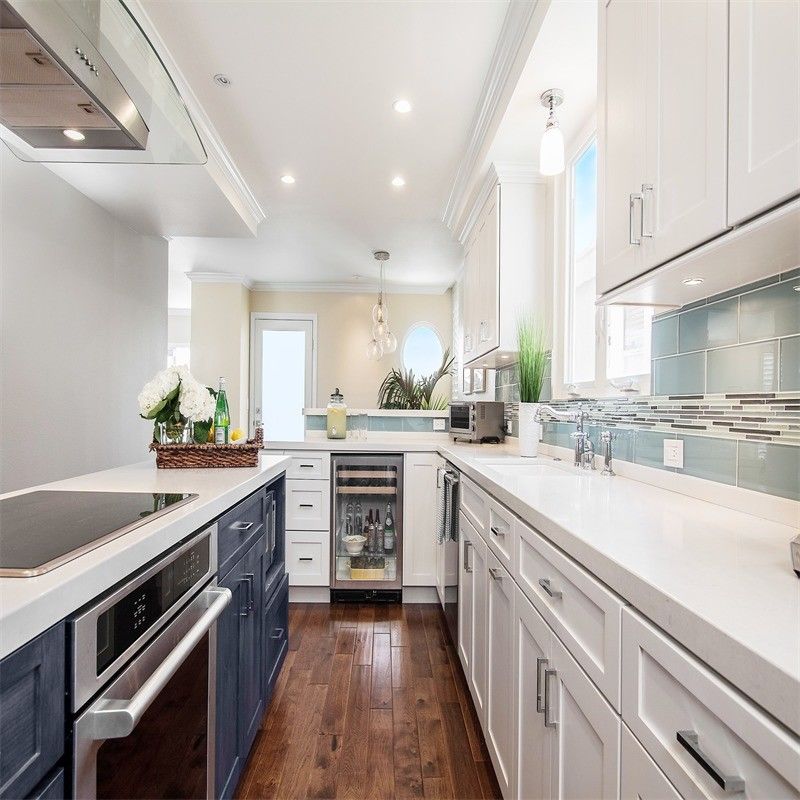 Customized Veneer Color Wooden Kitchen Cabinet Cupboard for Modern Italian Kitchens