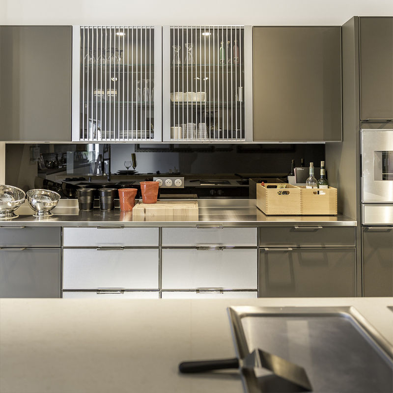Customized Veneer Color Modern Design Modular Solid Wood Kitchen Cabinets Accessories