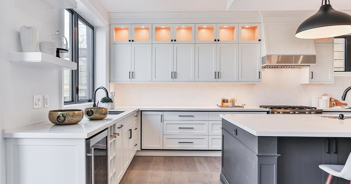 Custom Size European Style Kitchen Wall Cabinet with Guaranteed and Modern Design