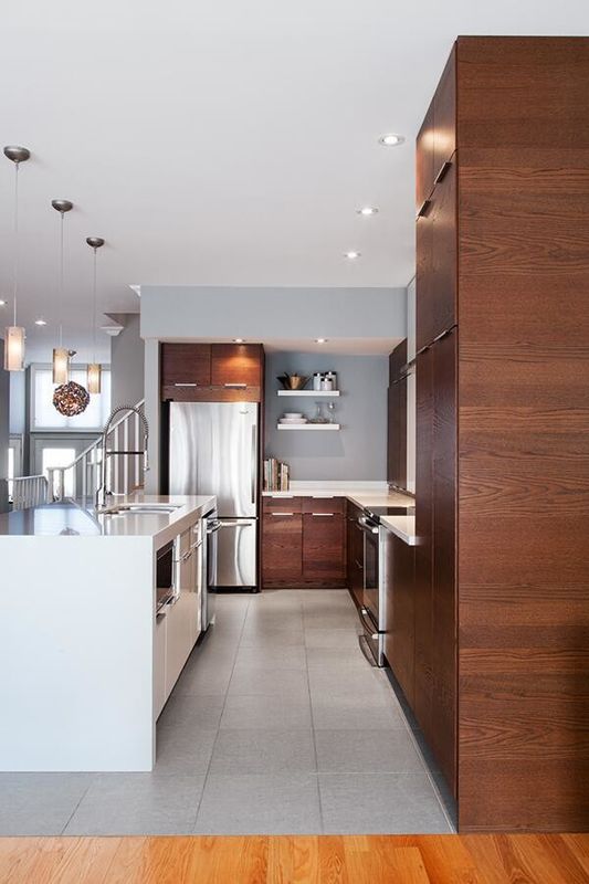Customized Veneer Color European Style Wooden Kitchen Cabinet with HDF Door Material