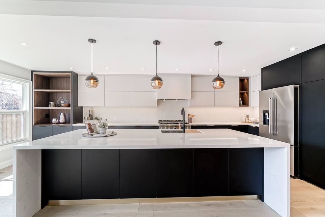 Chinese Modern Kitchen Cabinet Set with Fine Workmanship and Flat Edge Countertop Edging