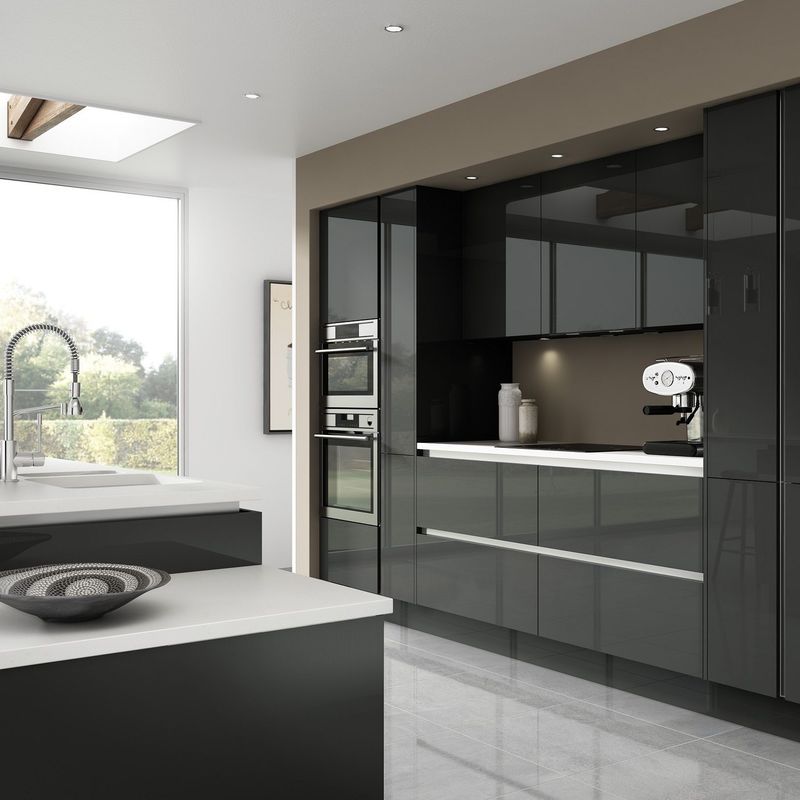 Customized Veneer Color Gloss Kitchen Cabinet with Modern Design and Accessories