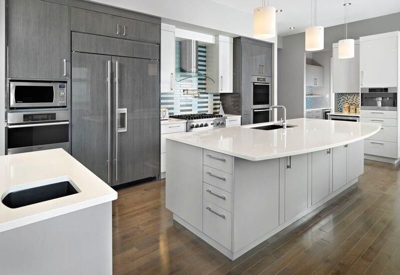 Modern Design Gloss Kitchen Cabinet Set Made with Solid Wood and Toe Kick Accessories