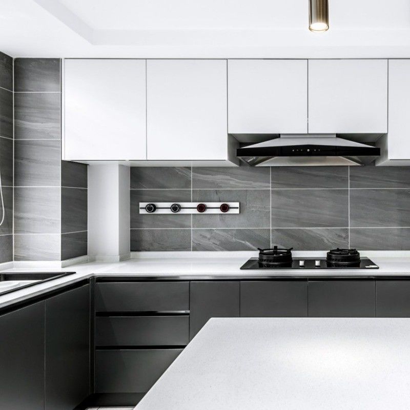 Customized White Lacquer Kitchen Cabinet with PVC Membrane Door Panel and Blum Drawer
