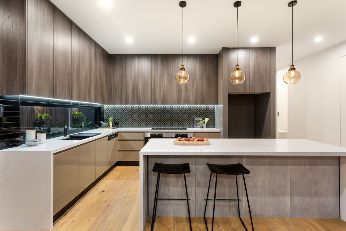 Waterproof and Fireproof Advantage Complete Kitchen Cabinet in Luxury European Villa Style