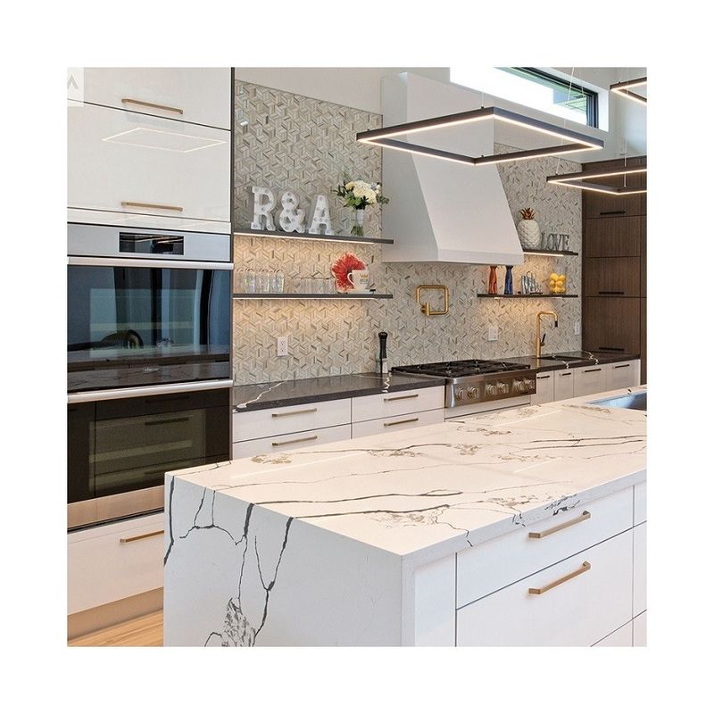 Customized Color Modular Luxury Kitchen Cabinets with Modern Design and Veneer Finish