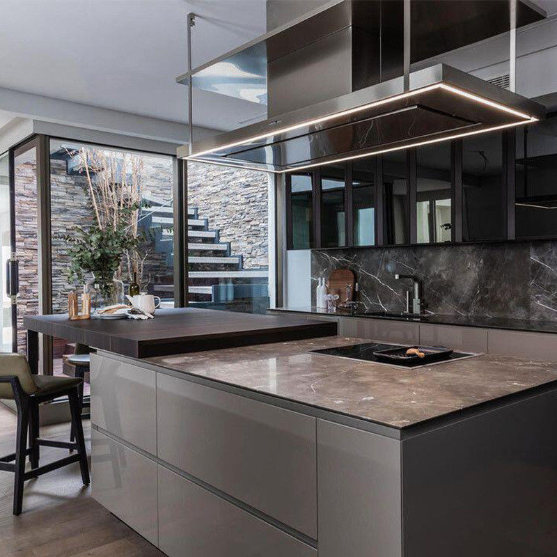 Customized Color Modular Luxury Kitchen Cabinets with Modern Design and Veneer Finish