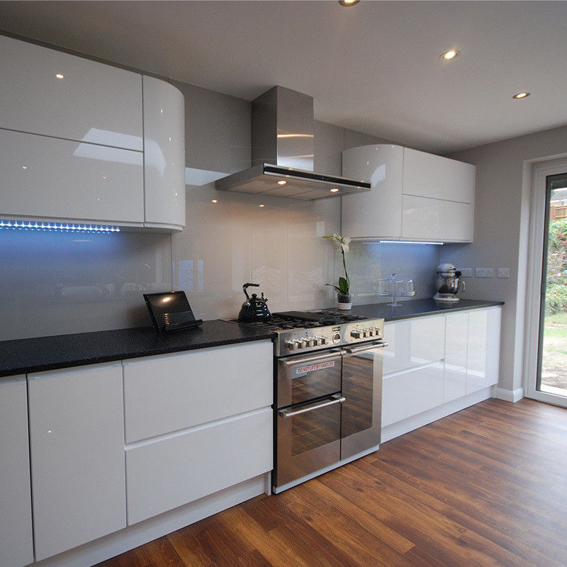 Customized Color Modular Luxury Kitchen Cabinets with Modern Design and Veneer Finish