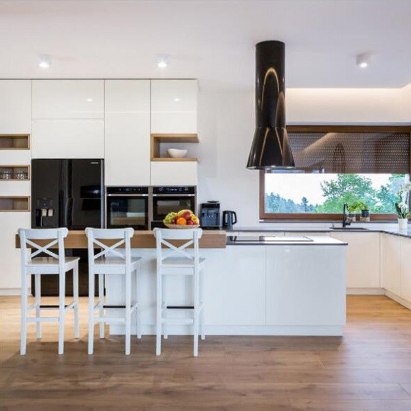 Customized Color Modular Luxury Kitchen Cabinets with Modern Design and Veneer Finish