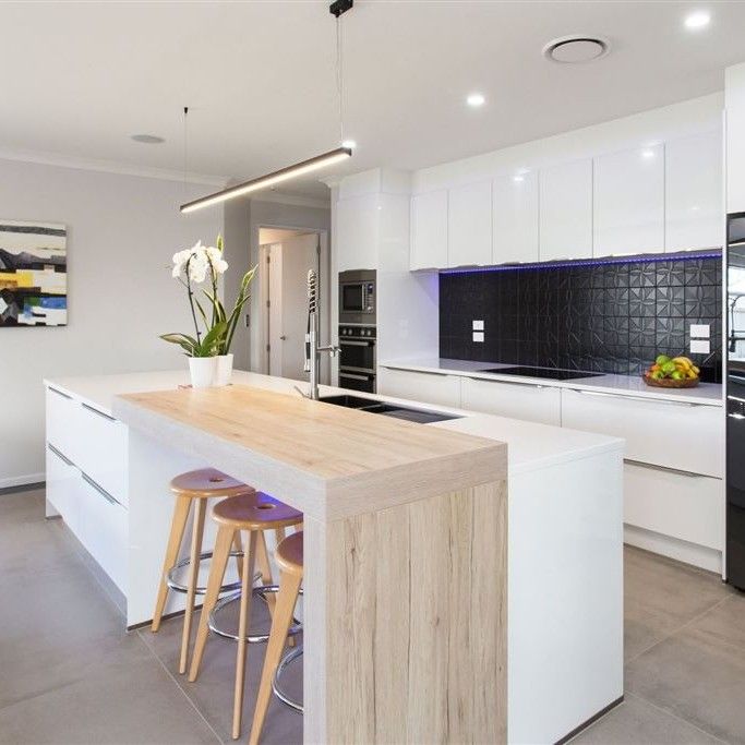 Blum Drawer Modern Design Solid Wood White Kitchen Cabinet Furniture for Luxury Kitchen