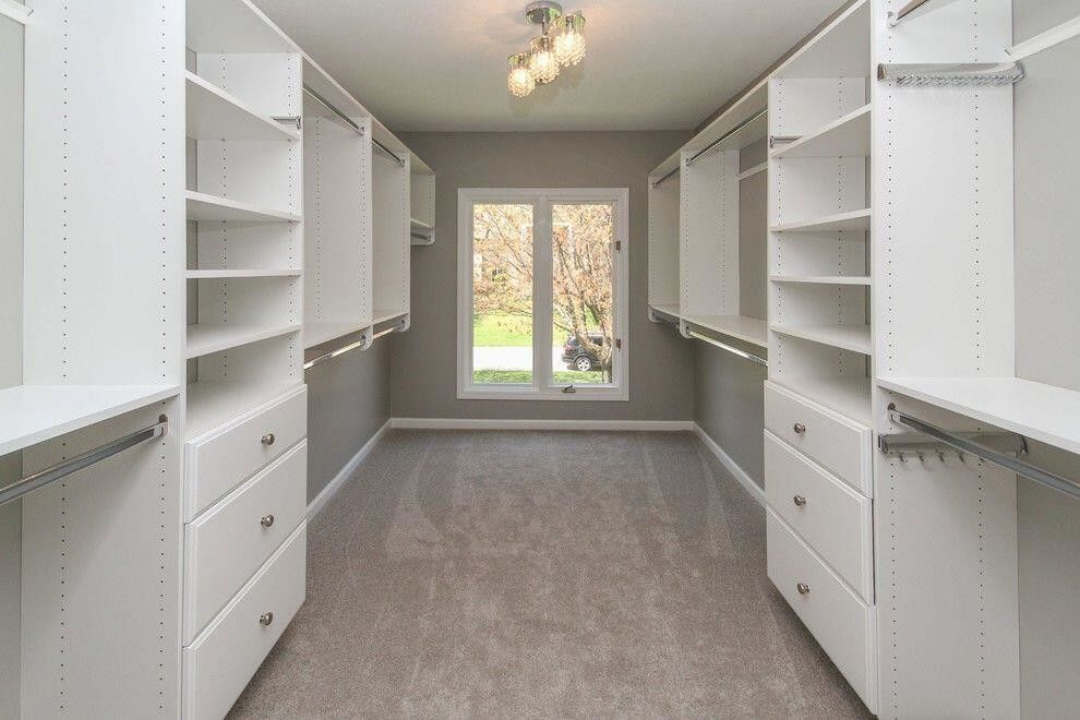 High End Customize Walk-in Wardrobe Furniture for Bedroom Villa Inspired and Popular