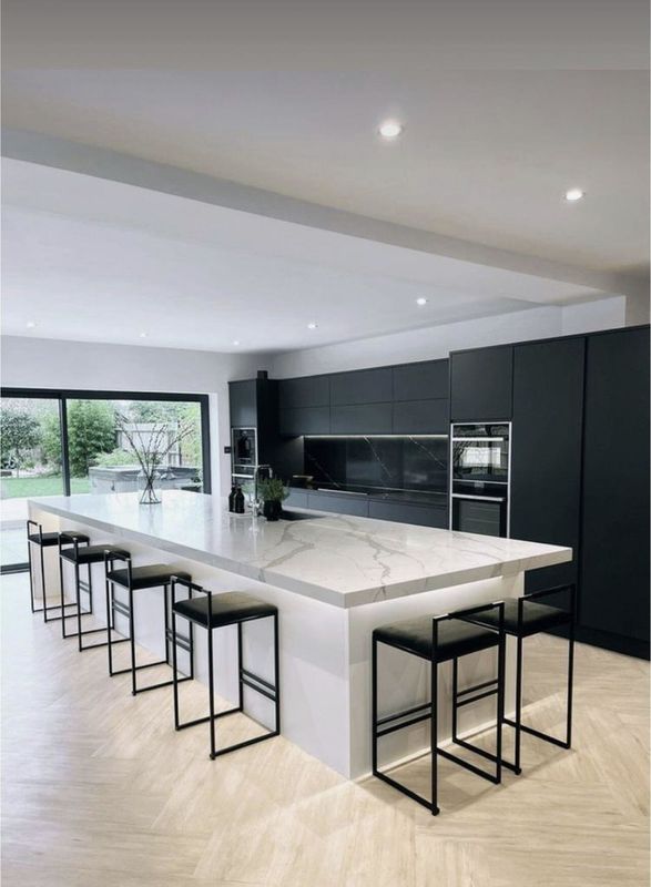 Blum Hardware Modern Design Light Box Kitchen Cabinet for Colored Small Kitchen Design