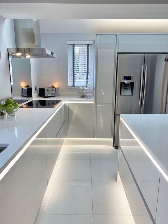 Blum Hardware Modern Design Light Box Kitchen Cabinet for Colored Small Kitchen Design