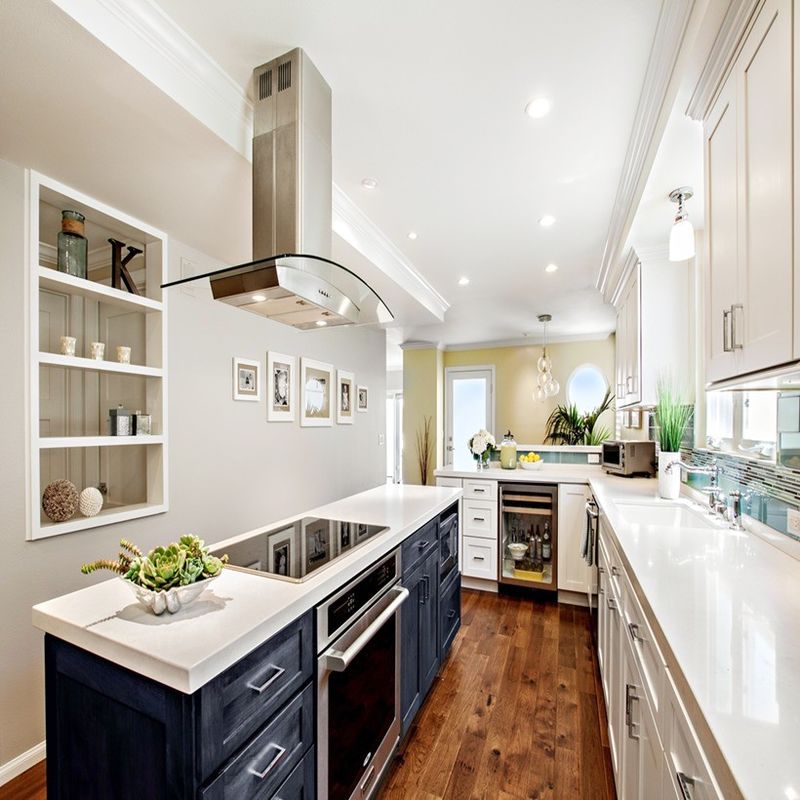 Custom Designed Quartz Kitchen Cabinet with Solid Wood Carcase and Lazy Susan Storage