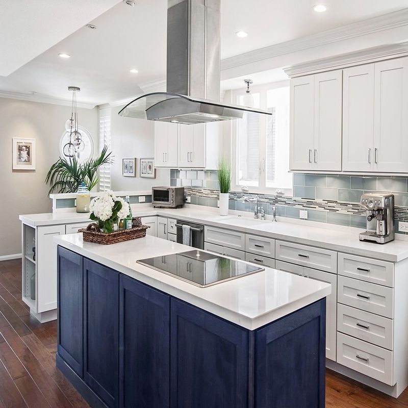 Custom Designed Quartz Kitchen Cabinet with Solid Wood Carcase and Lazy Susan Storage
