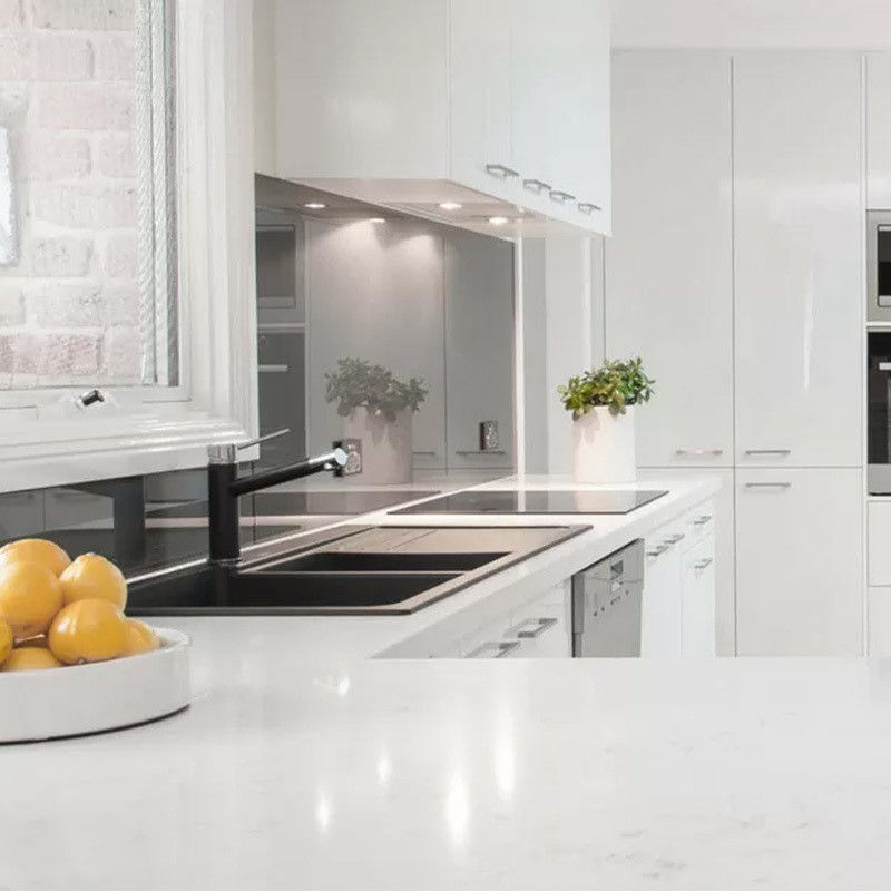 Modern Design Flat Pack Kitchen Cabinets with Shaker Style Doors and Lacquer Finish