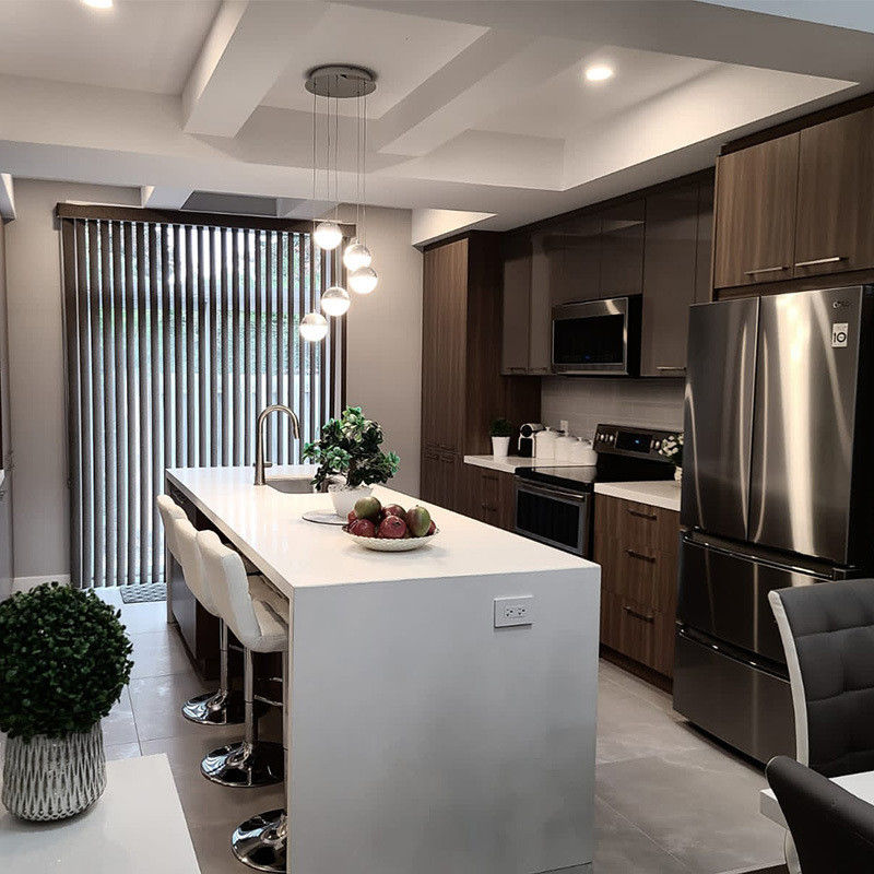 Custom Modern Design Modular Kitchen Cabinet with Solid Wood and Lacquer Finish Doors
