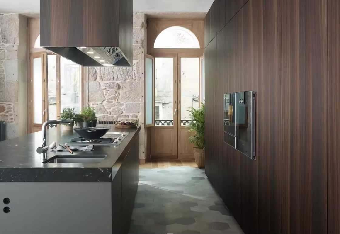 Waterproof Fireproof Advantage in Modern Style Veneer Wood Kitchen Cabinet and Island
