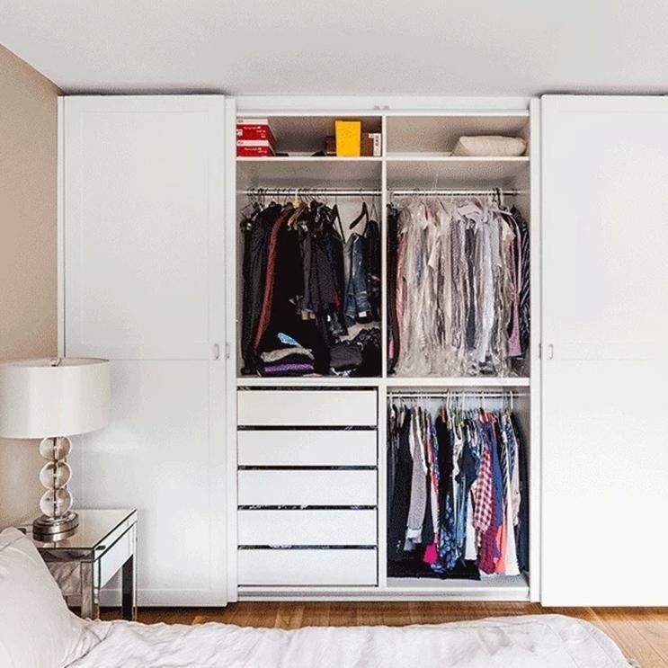 Walk-In Open Wardrobe Closet with Wood Style PANEL and Customizable Pull Rod System