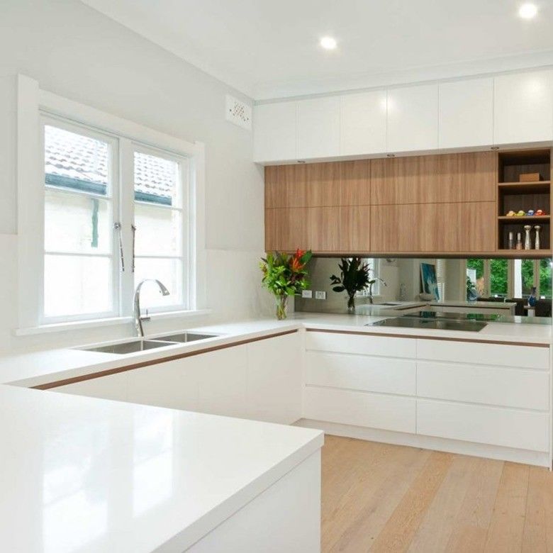 Modern White Lacquer Kitchen Cabinet with Acrylic Door Panel and Quartz Stone Countertop