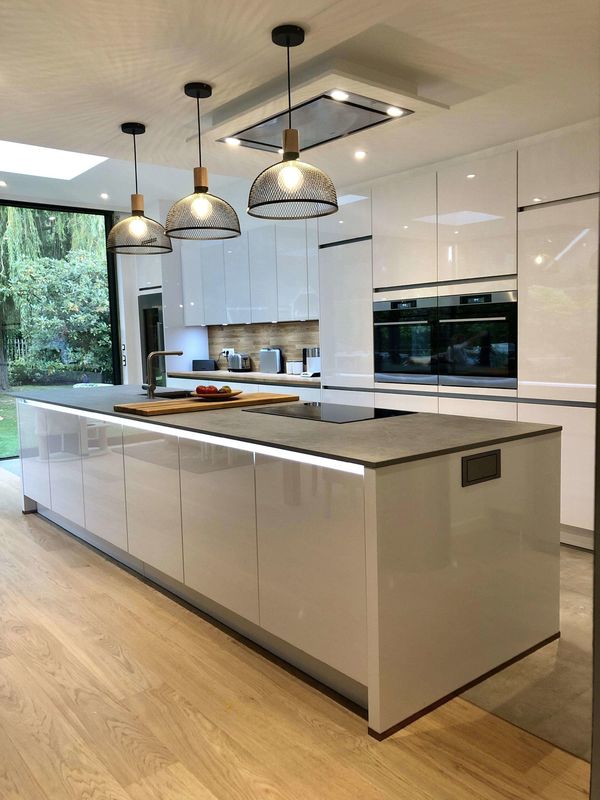 Wall Mounted Cameroon White And Wood High Gloss Hdf Kitchen Cabinet Highly ODM/OEM