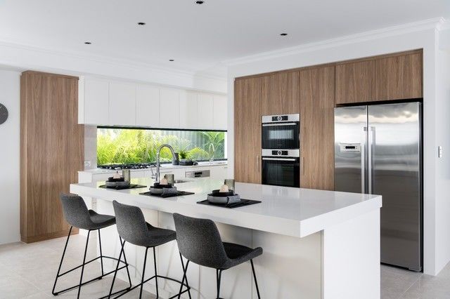 Blum Hardware Villa Kitchen Cabinet Set with Melamine Board and Lacquer Door Material