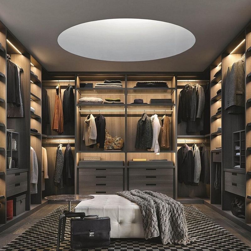 Contemporary European Style Walk-in Wooden Bedroom Wardrobe Closet for Custom Size