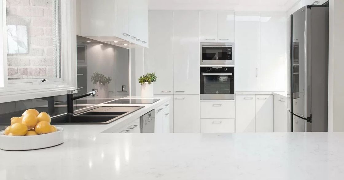 Modern End Home Kitchen Cabinet with Waterproof Fireproof Advantage and Veneer Finish