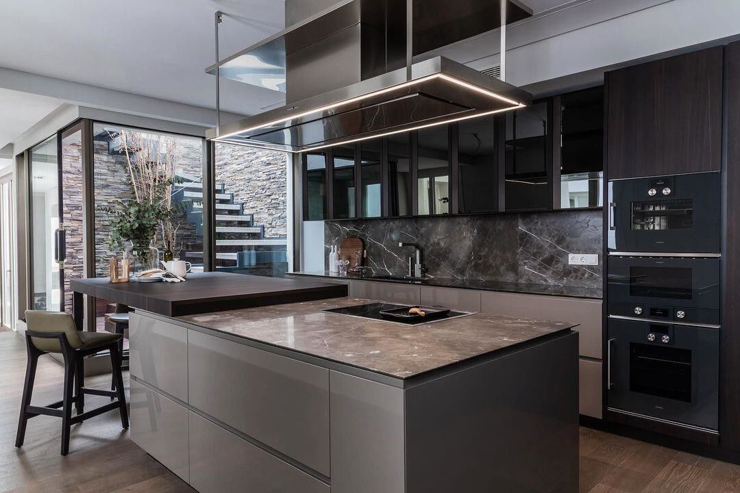 Modern End Home Kitchen Cabinet with Waterproof Fireproof Advantage and Veneer Finish