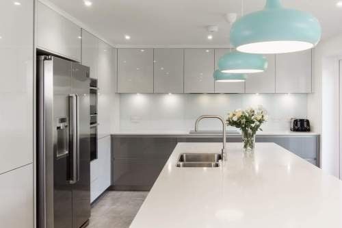 Modern End Home Kitchen Cabinet with Waterproof Fireproof Advantage and Veneer Finish