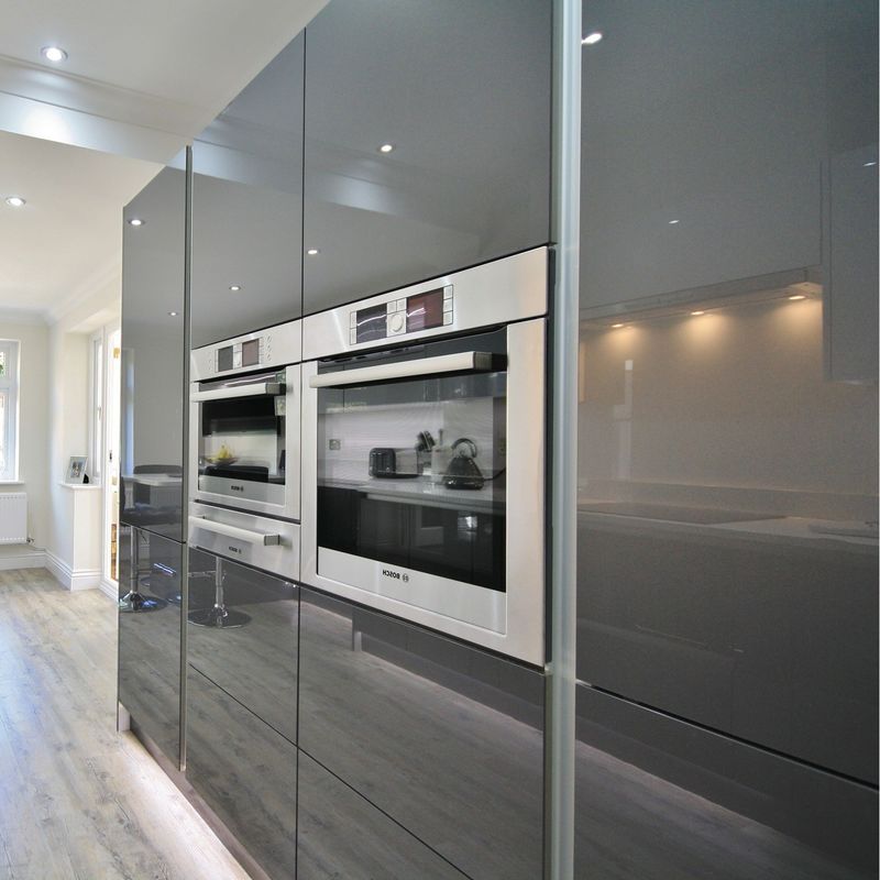 High Gloss Lacquer Kitchen Cabinet with Customized Modern Style and Acrylic Door Panel