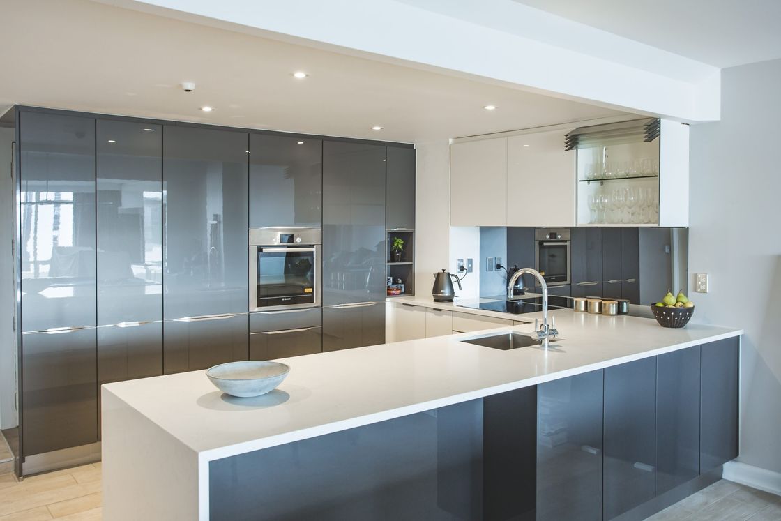 YALIG Shaker Blue Modular Kitchen Cabinets Customized Veneer Color Ready to Assemble
