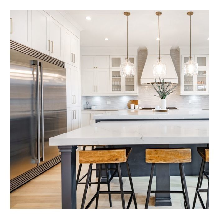 Modern Style Shaker Solid Wood Cabinets with White Lacquer Finish and Glass Top Design