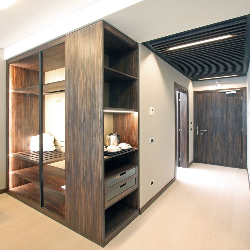 Foldable Panels Wooden Modern Bedroom Wardrobe Closet Design for High End Custom Hotel