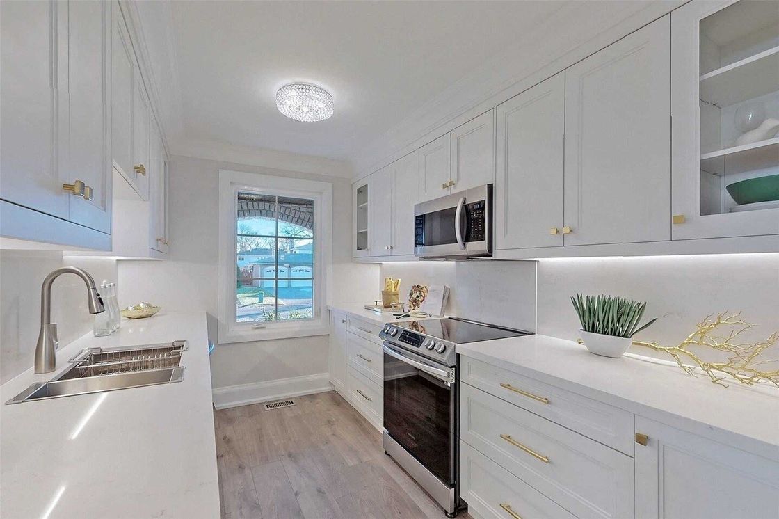 Customized Color Luxury Kitchen Wall Cabinet for Easy Cleaning in Modern Style Apartment