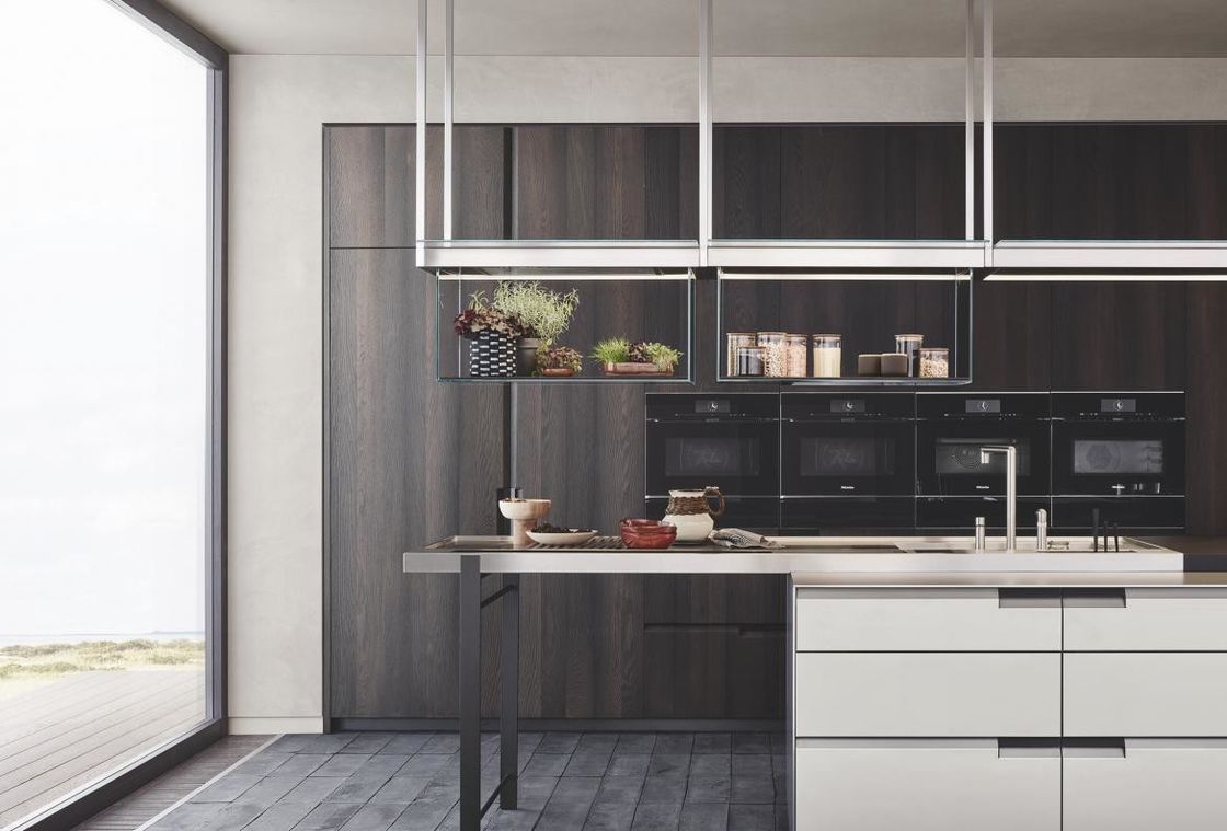 High Gloss Solid Wood Kitchen Cabinet with HDF Door Material and Melamine Board Carcase