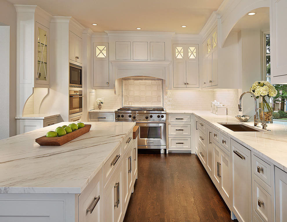 Solid Wood Fitted Carving Kitchen Cabinet Set in American Classic Gray with Flat Edge