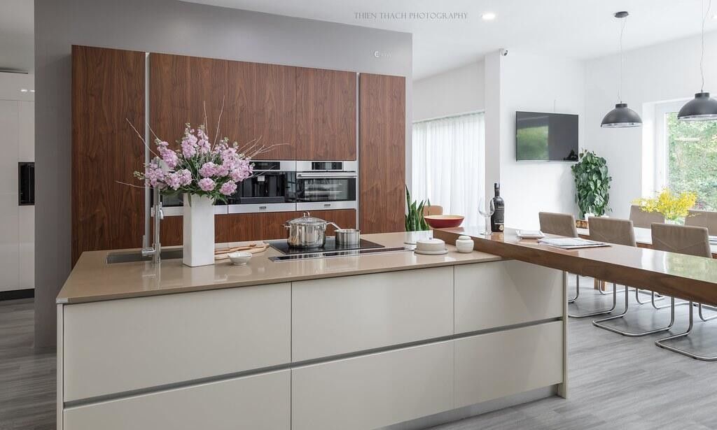 Modern Design Melamine Board Kitchen Cabinet with Customized Veneer Color Combination