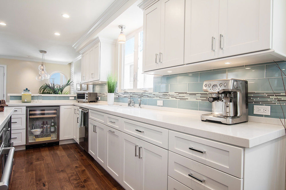 2024 Complete Solid Wood Luxury Kitchen Cabinet in Modern Style with Customized Color