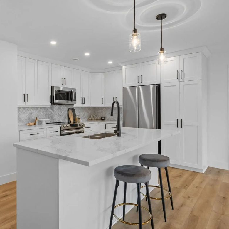 Modern White Shaker Acrylic RTA Kitchen Pantry Cabinet with Magic Corner Design Style