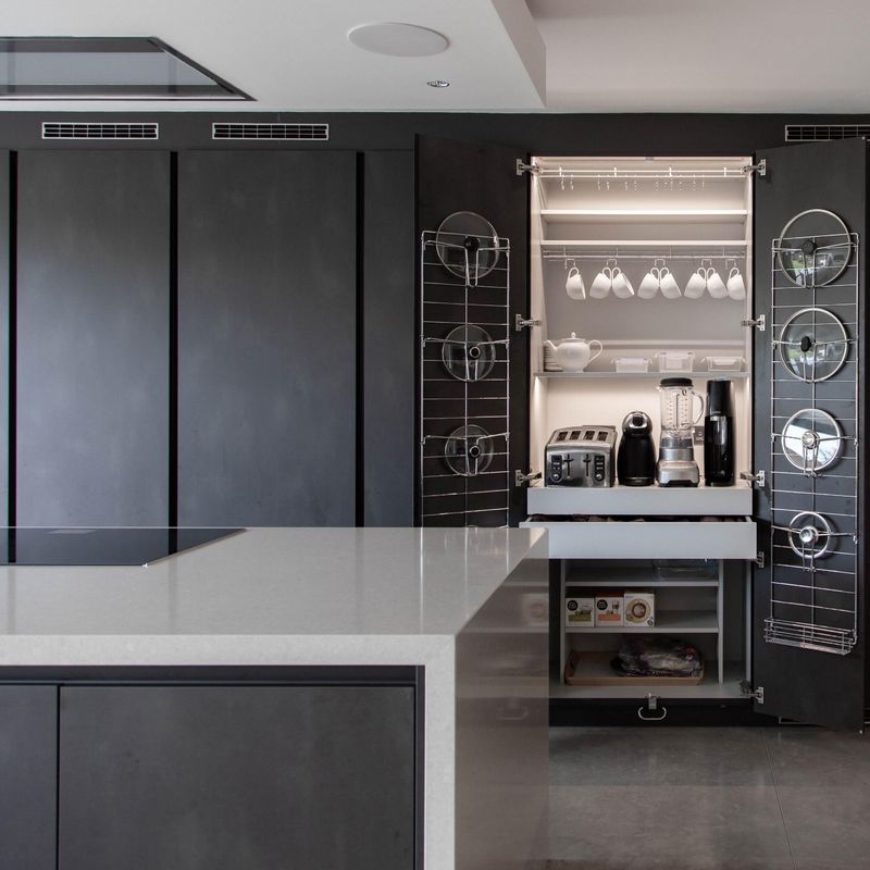 Smart Room Cabinets Modern Kitchen Cabinet and Oven in Matte Black for End Customers