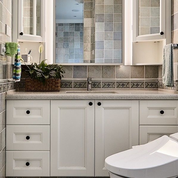Customized Designs 42 Inch White Shaker Bathroom Vanity LED Mirror and Cabinet Combo