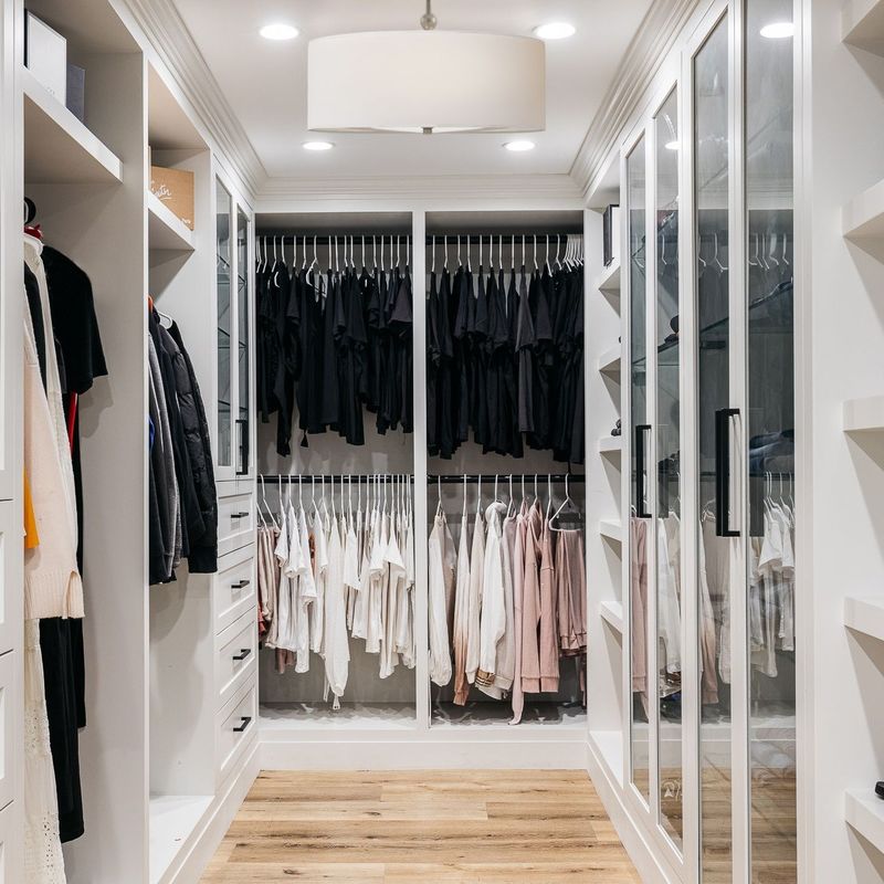 Contemporary Design MR HDF Board Closet Customized Wardrobe Cabinet for Modern Living